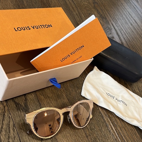 Louis Vuitton sunglasses - Picture 1 of 7